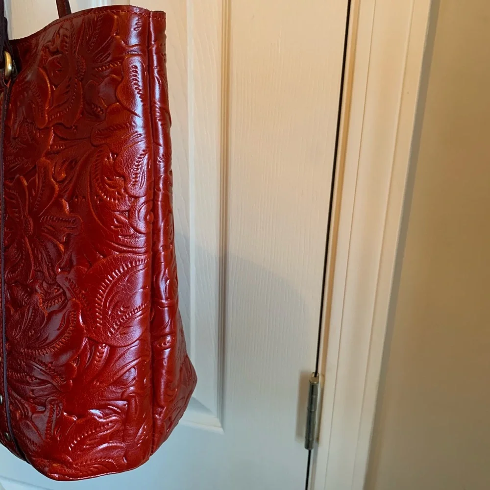 NWT REG. $249
PATRICIA NASH BENVENUTO XL TOTE
COLOR OCHRE
(EARTHY RED) - Picture 5 of 9